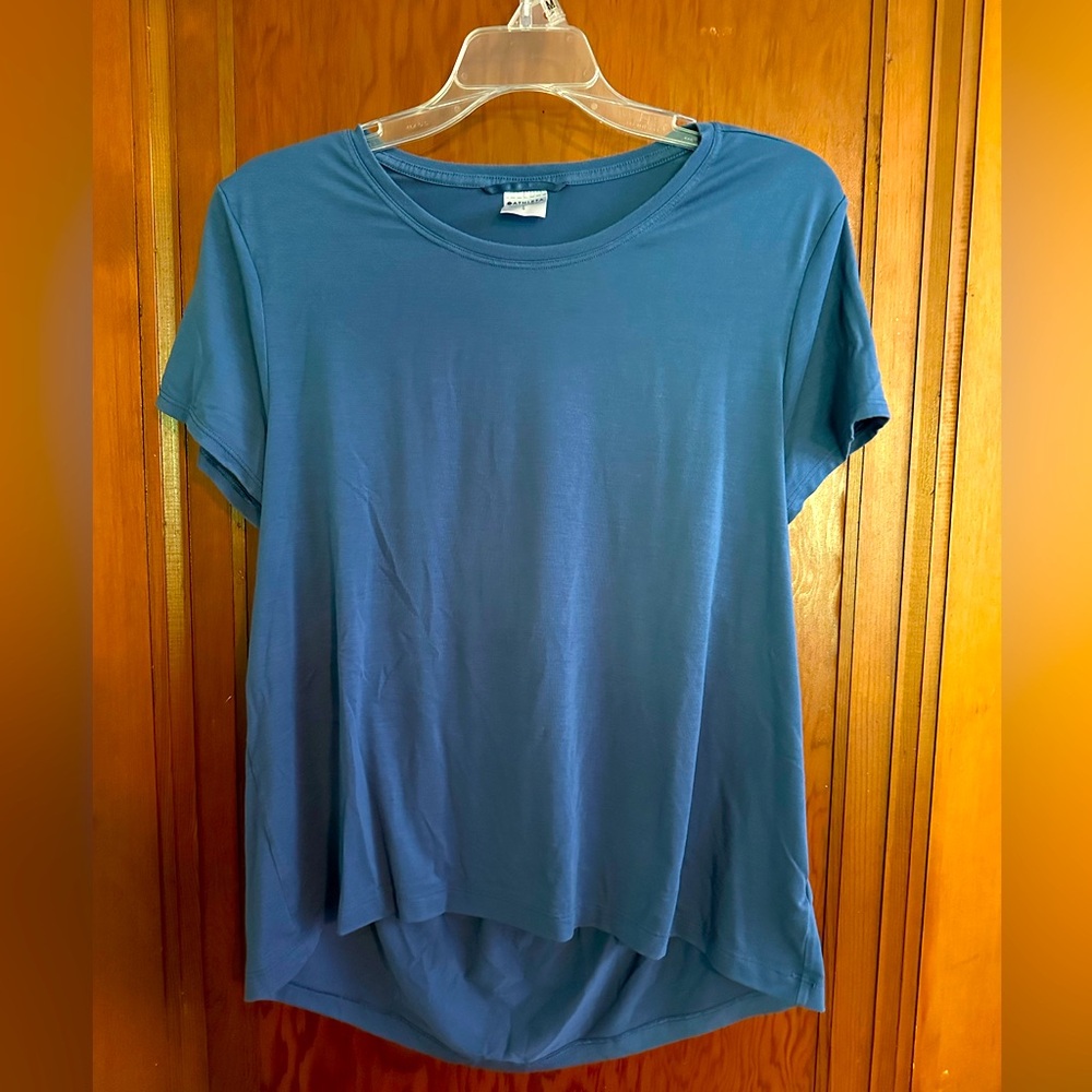 Athleta air out cinch tee shirt